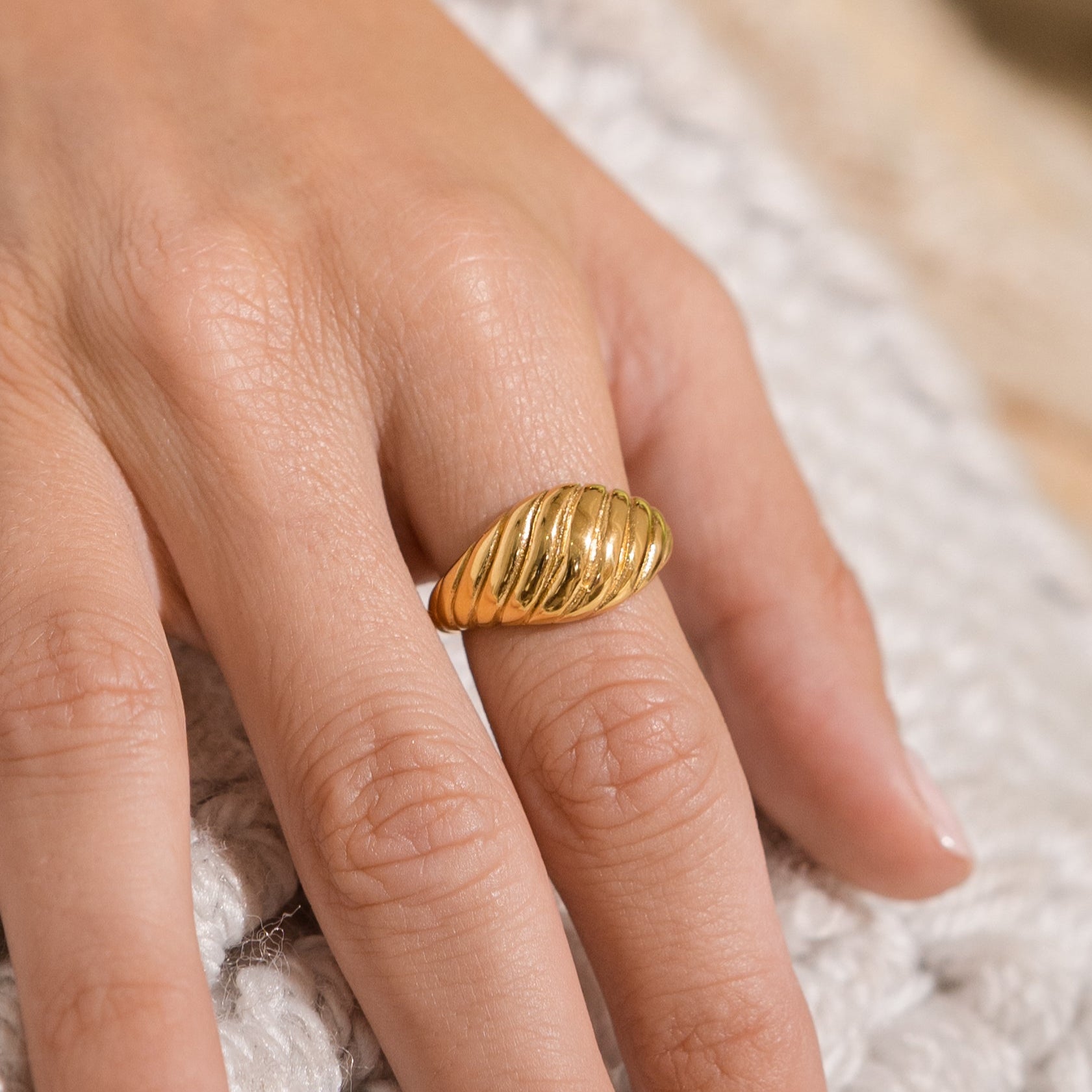 Big Twisted Ring
