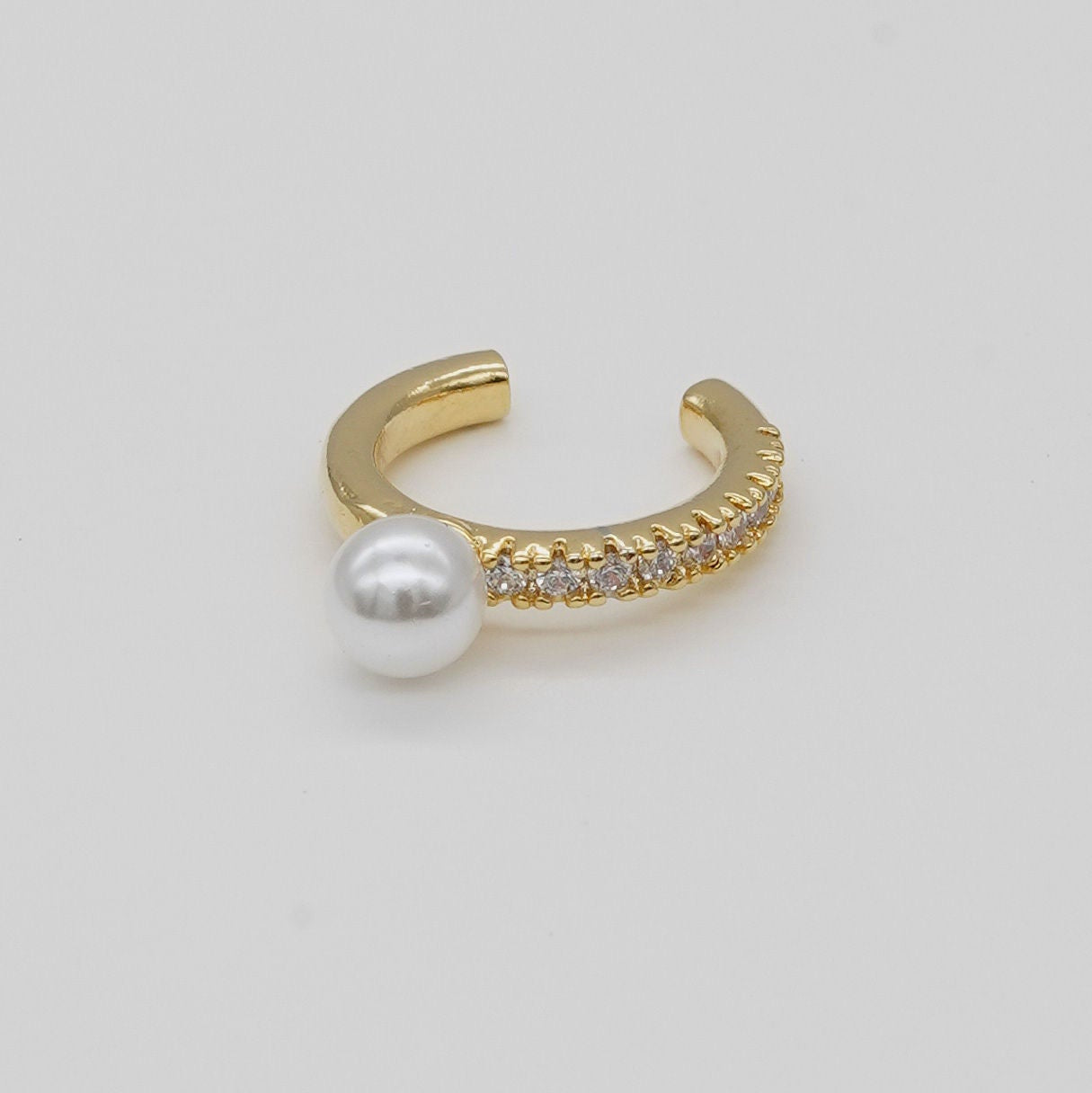 GENUINE LOVE EAR CUFF WITH PEARL