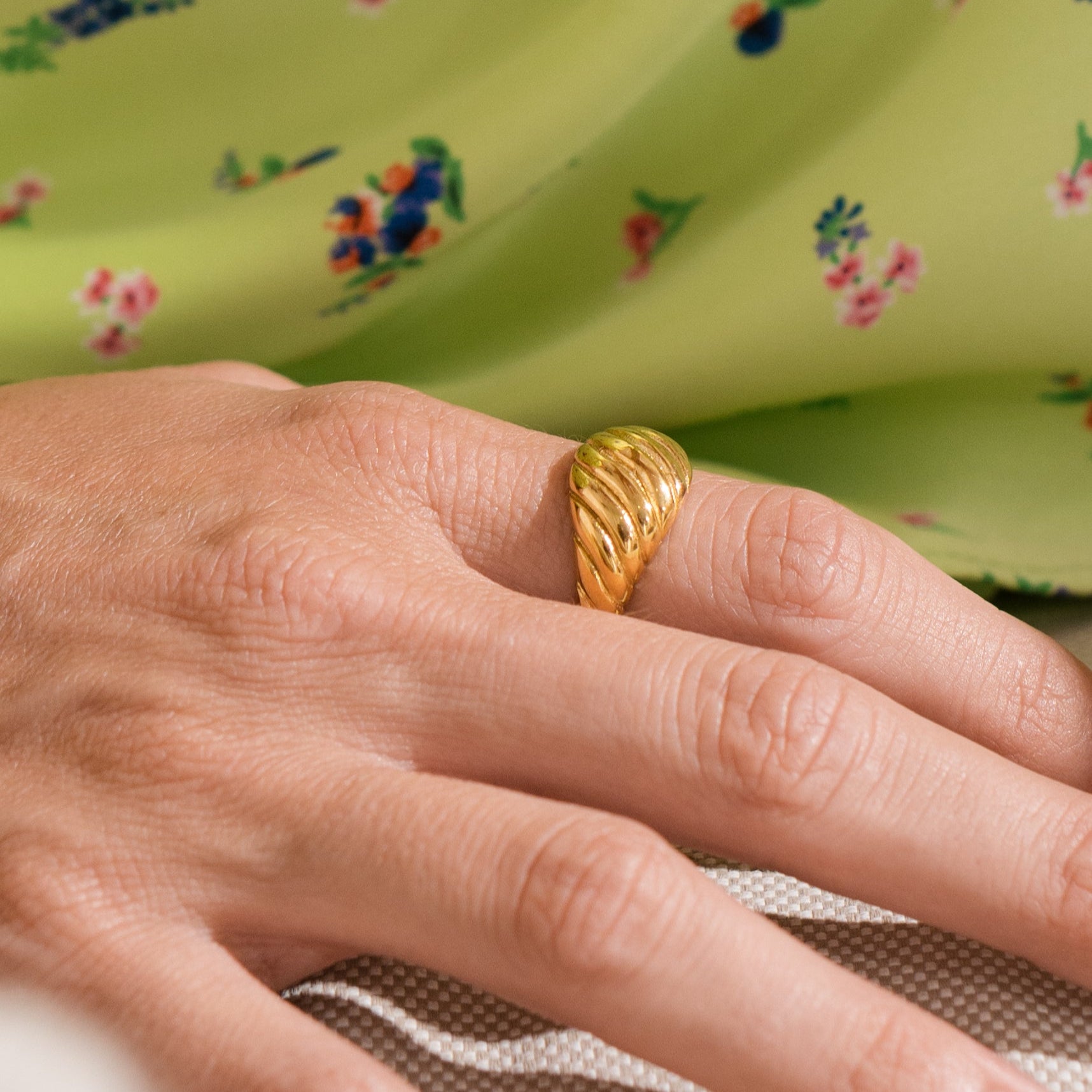 Big Twisted Ring